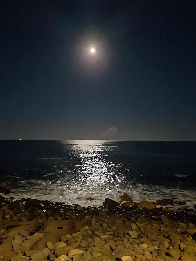 Edícula completa perto da praia. Florianópolis